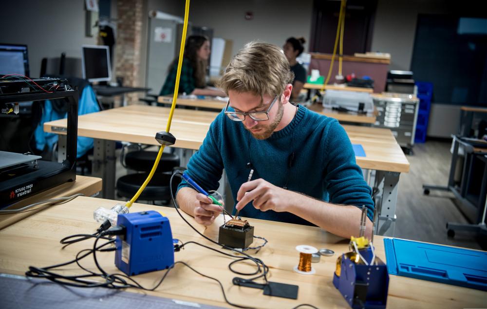 A student works on an electronics project in the Maker Lab of the Center of Entrepreneurship.